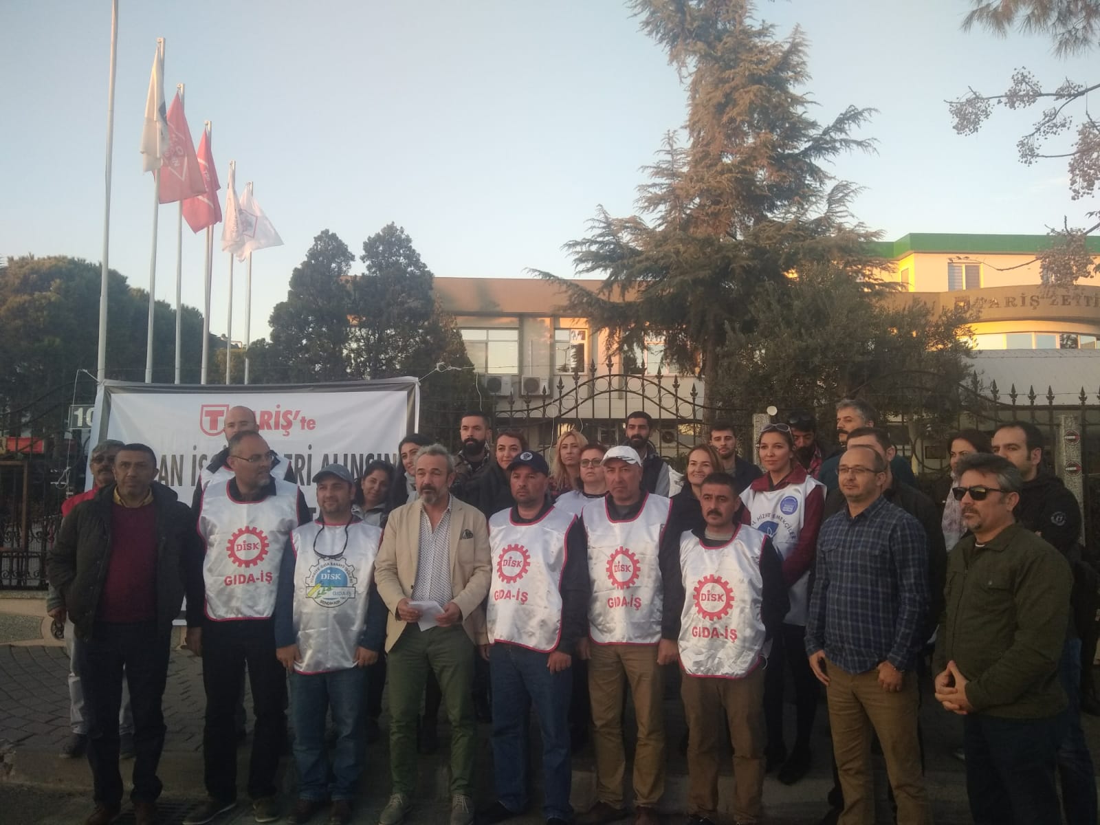 Tariş işçileri direnişlerinin 9. Gününde Tariş işçileri direnişlerinin 9. Gününde