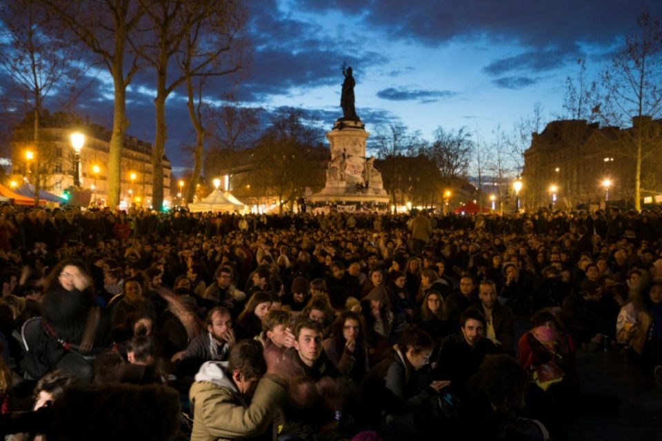 Sarı yelekliler nuit debout Sarı yelekliler nuit debout