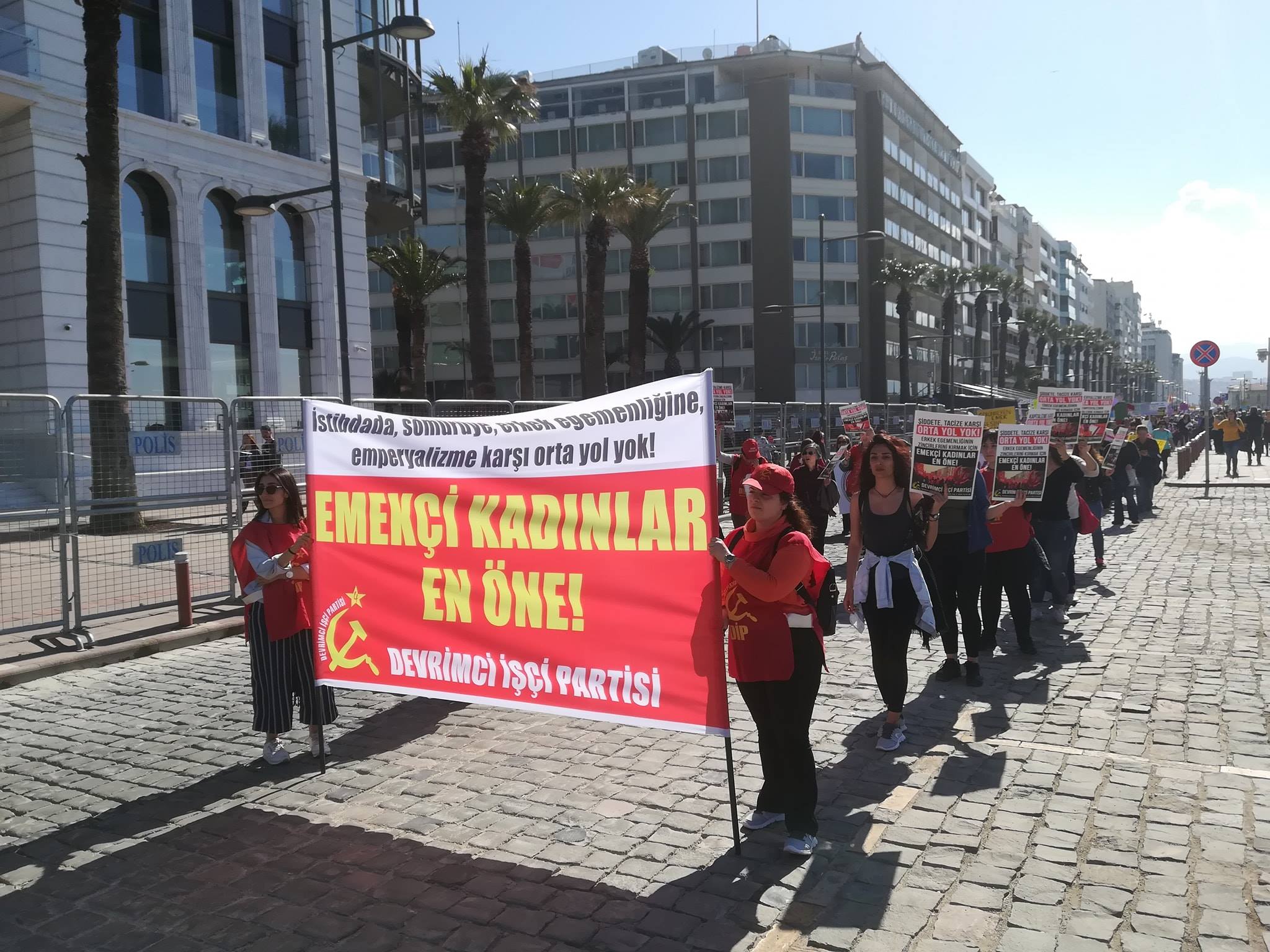 8 mart izmir