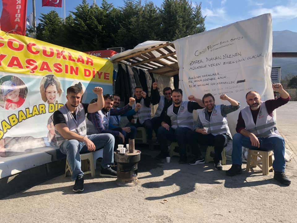 17 Nisan'da Cargill İşçileriyle beraber Paladium Towers önündeyiz 17 Nisan'da Cargill İşçileriyle beraber Paladium Towers önündeyiz