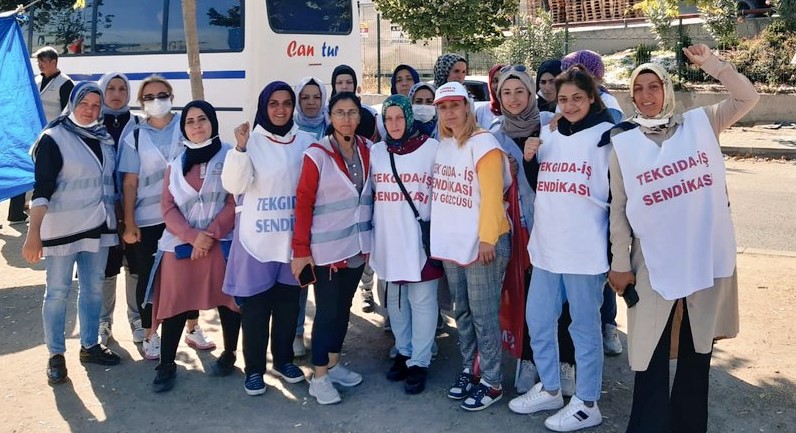 İnsan gibi çalışıp insan gibi yaşamak için haydi Adkoturk emekçileri, Adkoturk’un onurlu ve güçlü kadınları TEK GIDA-İŞ ÇATISINDA TOPLANALIM!