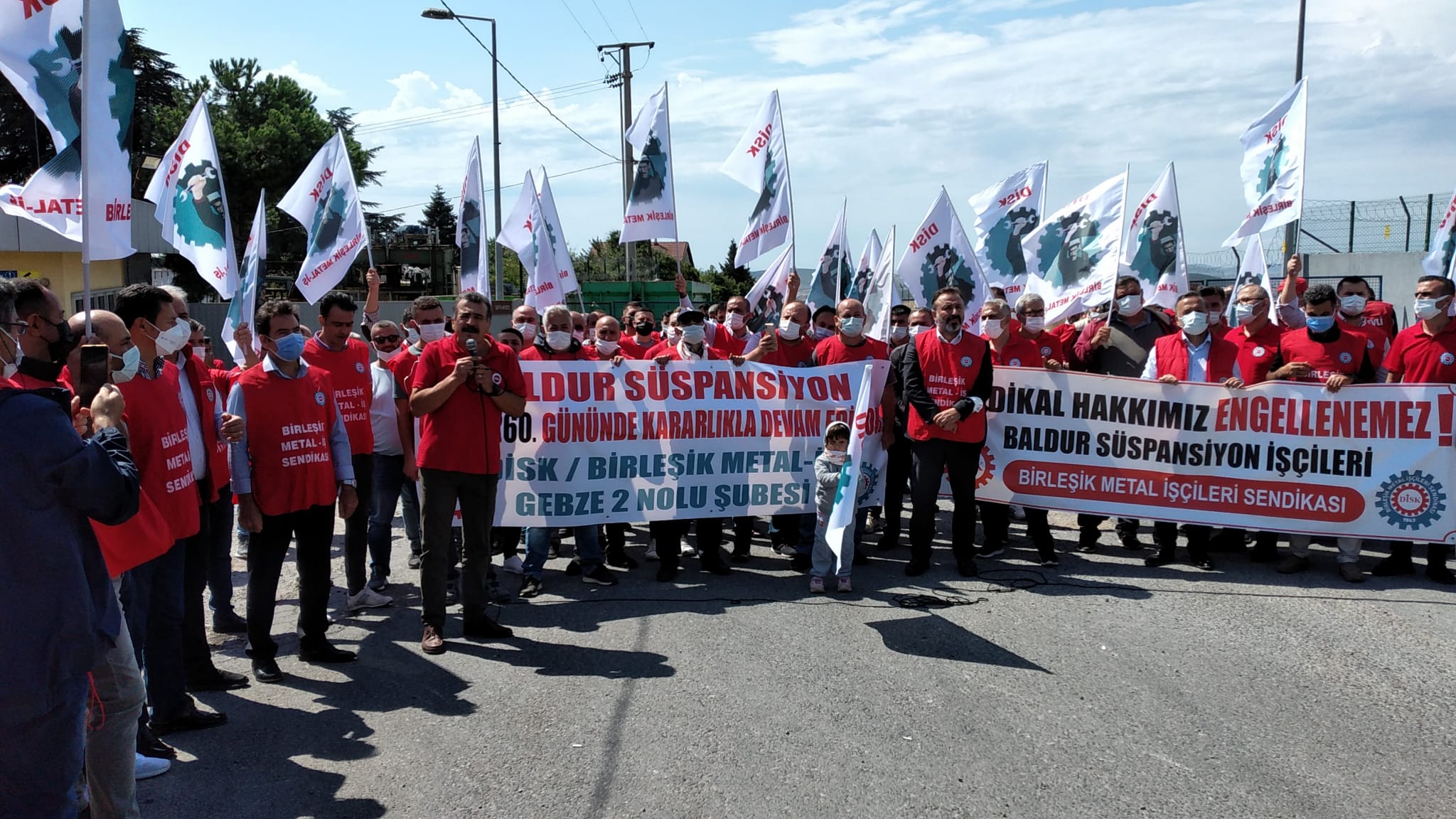 Baldur işçileri grevlerinin 260. gününde istibdada karşı hürriyet sermayeye karşı ekmek kavgasını sürdürüyorlar! Baldur işçileri grevlerinin 260. gününde istibdada karşı hürriyet sermayeye karşı ekmek kavgasını sürdürüyorlar!