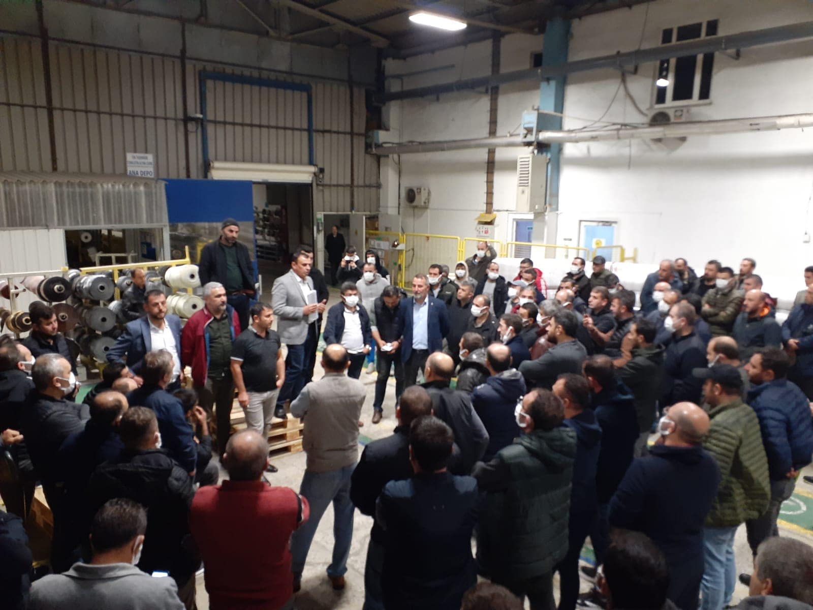 Trelleborg’da sözleşme imzalandı: Kazanımlar grev kararıyla geldi Trelleborg’da sözleşme imzalandı: Kazanımlar grev kararıyla geldi