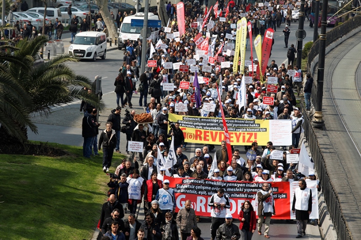 Sağlık emekçileri g(ö)revde: Kazanım için birlikte mücadele şart! Sağlık emekçileri g(ö)revde: Kazanım için birlikte mücadele şart!