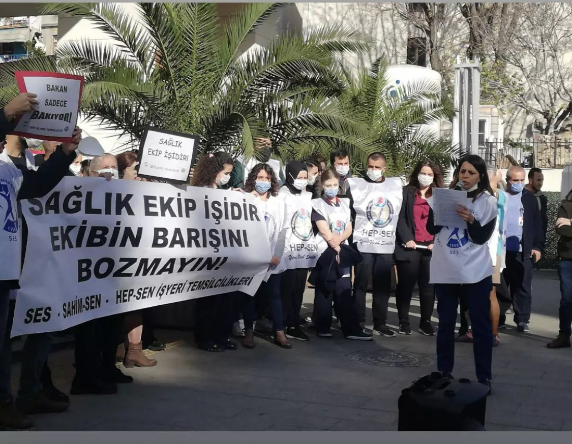 Sağlık emekçileri insanca yaşamak için hastanelerde eyleme çıktı Sağlık emekçileri insanca yaşamak için hastanelerde eyleme çıktı