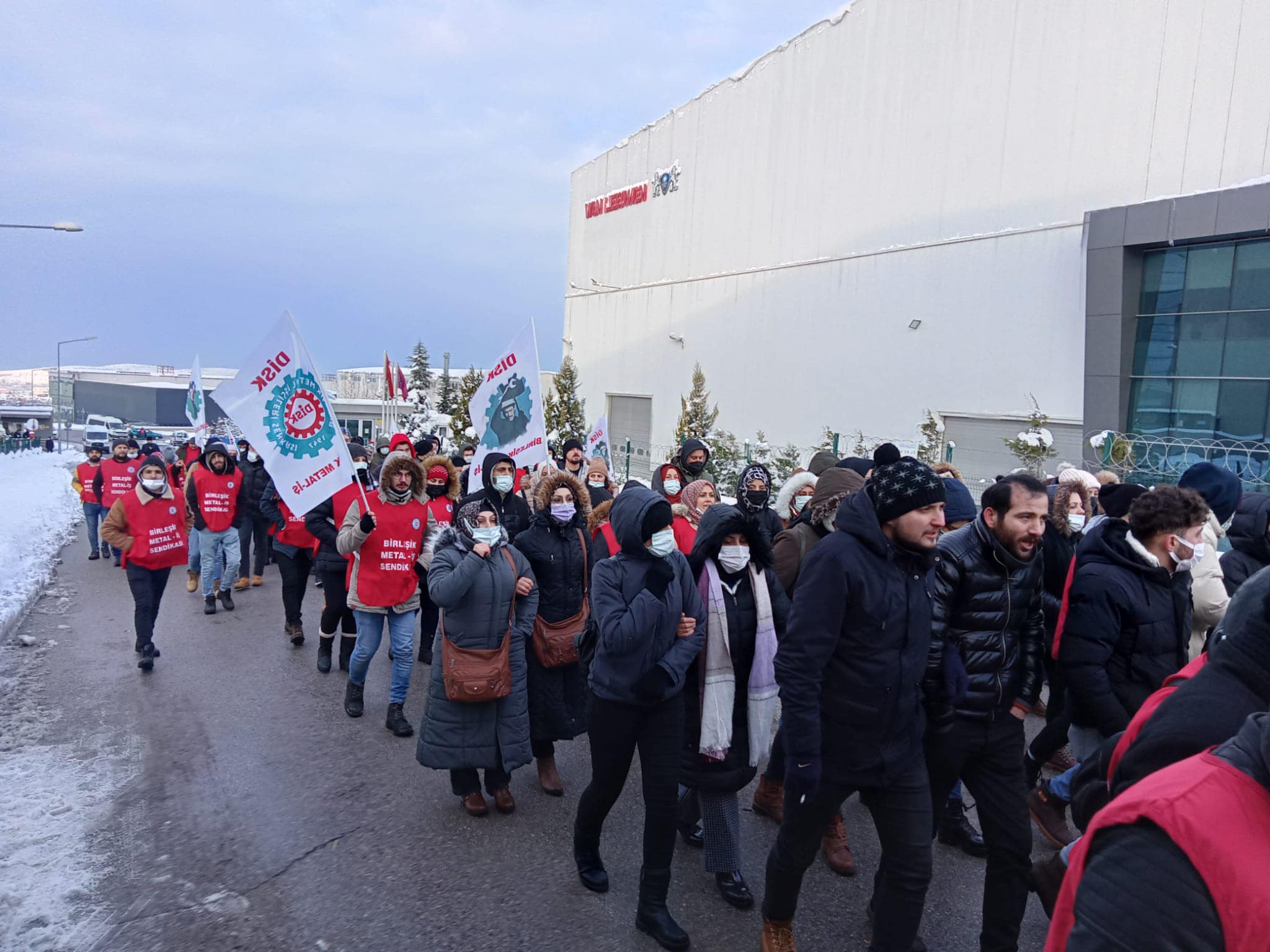 Farplas işçisi işten atma saldırısını da örgütlü gücüyle yenecek Farplas işçisi işten atma saldırısını da örgütlü gücüyle yenecek