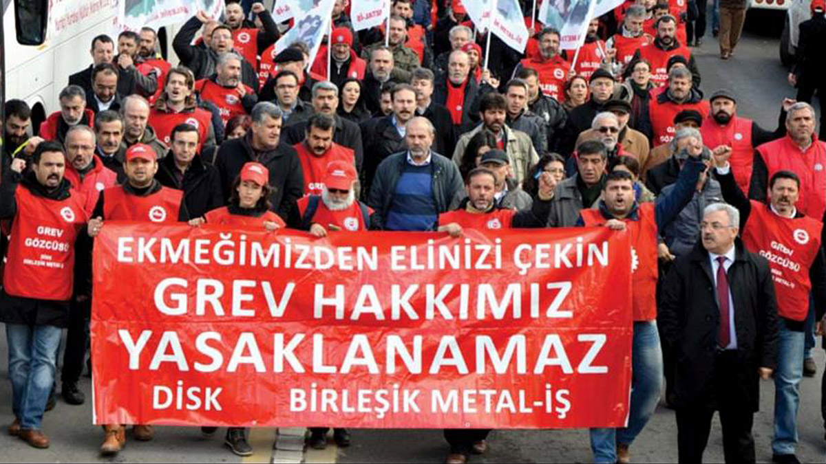 Metal işçilerinin grevi haklıdır, meşrudur, yasaldır! Grev yasakları Anayasa Mahkemesine göre suçtur! Metal işçilerinin grevi haklıdır, meşrudur, yasaldır! Grev yasakları Anayasa Mahkemesine göre suçtur!