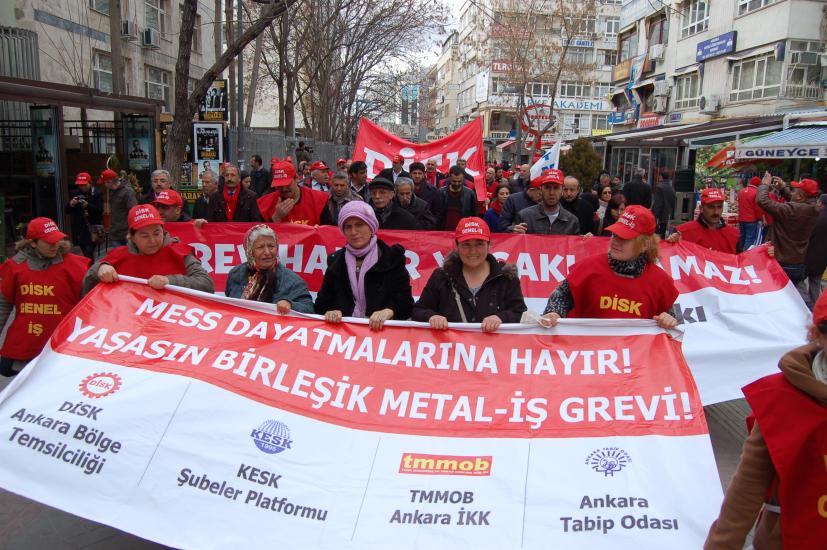 Kamu emekçileri metal işçilerinin yanında! Hep birlikte grev hakkını savunmaya! Bu grev hepimizin! Kamu emekçileri metal işçilerinin yanında! Hep birlikte grev hakkını savunmaya! Bu grev hepimizin!