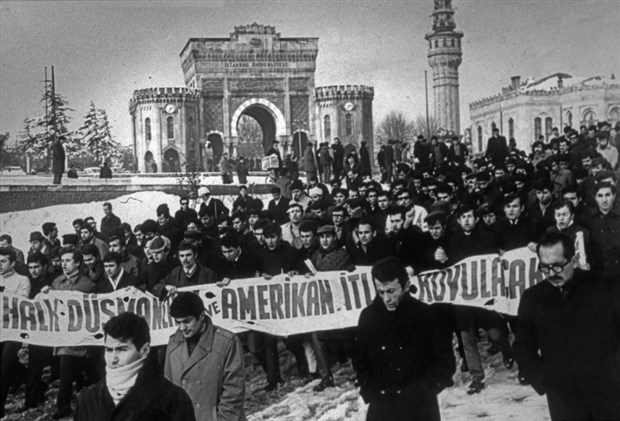 “Kanlı Pazar”ı yapanlar emperyalizme hizmet etmeye devam ediyor! “Kanlı Pazar”ı yapanlar emperyalizme hizmet etmeye devam ediyor!