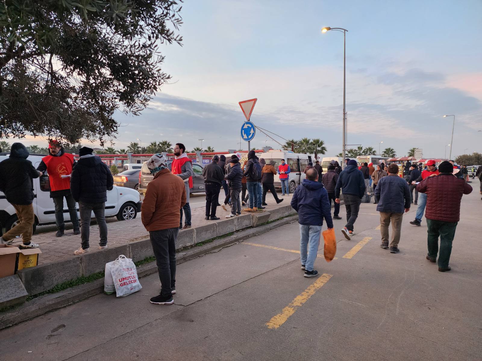 Devrimci İşçi Partisi işçileri, emekçileri, gençleri iş için, aş için, hürriyet için örgütlenme ve mücadele seferberliğine çağırmaya devam ediyor!