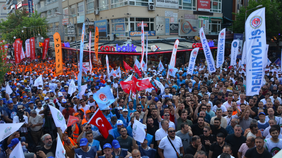 Kamu işçileri toplu sözleşme görüşmelerinde, hükümet oyalıyor, işçi bastırıyor: Artık eylem zamanı!