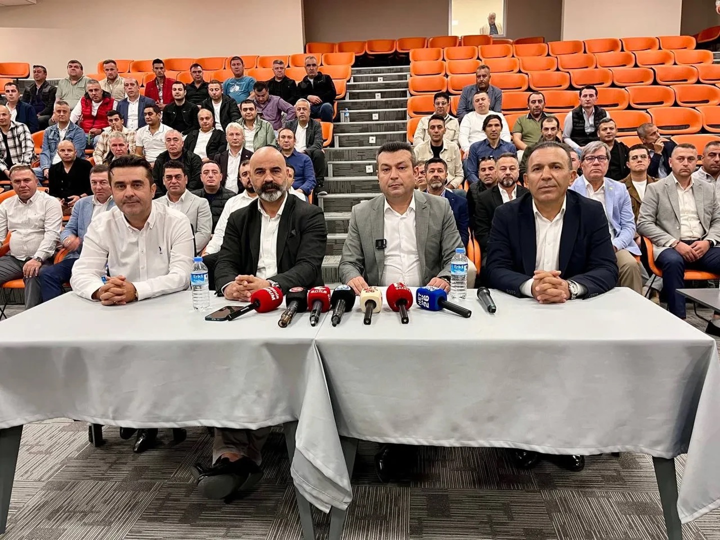 Açıklama yaparken açığa düştüler: Tekgıda-İş’te sarı sendikacılıkla suçlanan İbrahim Ören ve ekibine işçilerden tepki yağdı! Açıklama yaparken açığa düştüler: Tekgıda-İş’te sarı sendikacılıkla suçlanan İbrahim Ören ve ekibine işçilerden tepki yağdı!