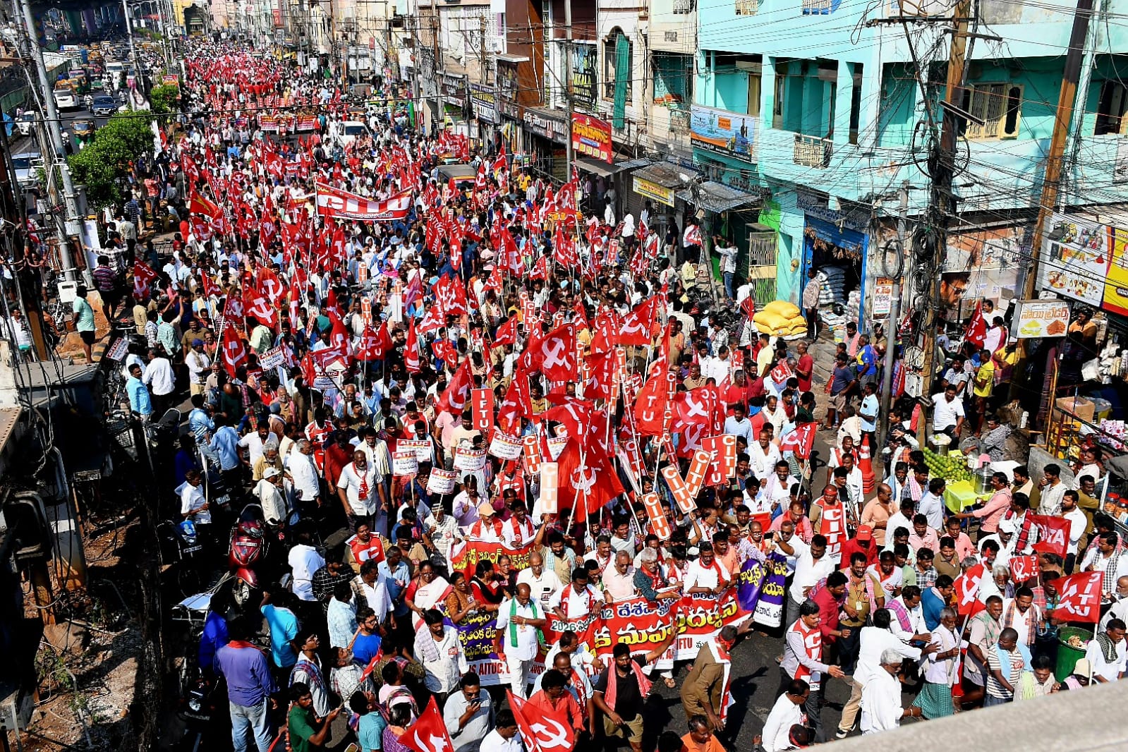 Hindistan emekçileri esnek çalışmaya karşı ayakta