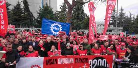 DİSK'ten Aile, Çalışma ve Sosyal Hizmetler Bakanlığı önünde asgari ücret eylemi