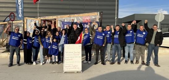 SubMed işçileri yılmıyor: Baskılar direnişi kıramaz!