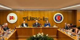 Türk-İş, DİSK, Hak-İş, ortak bildirinin gereğini yapın, sadece aynı masa etrafında değil aynı mücadele meydanlarında buluşalım! İşçi düşmanı OVP’yi çöpe atalım!