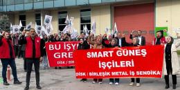 Smart Solar grevinden bir işçi kadın: İş, aş, hürriyet için! İnsanca bir yaşam için!