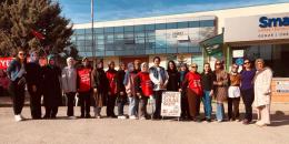 Smart Solar grevinden bir işçi kadın: Smart Solar grevinden selamlar