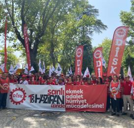 DİSK’in Ankara’ya taşınması kadar kötü olan şey bu kararın tartışılmasının ve eleştirilmesinin engellenmesidir