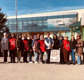 Smart Solar grevinden bir işçi kadın: Smart Solar grevinden selamlar