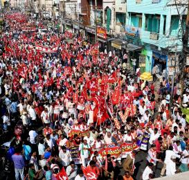Hindistan emekçileri esnek çalışmaya karşı ayakta