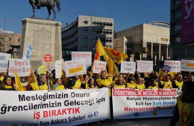 Öğretmenler iş güvencesini korumak için sınıf mücadelesini seçmeli!