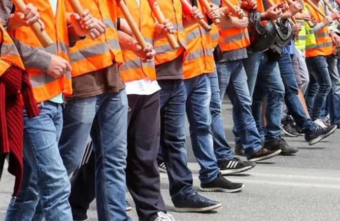 Bursa’dan bir gıda işçisi: İşçi kardeşim her geçen gün mum gibi erimene karşı seni örgütlü mücadeleye davet ediyorum!