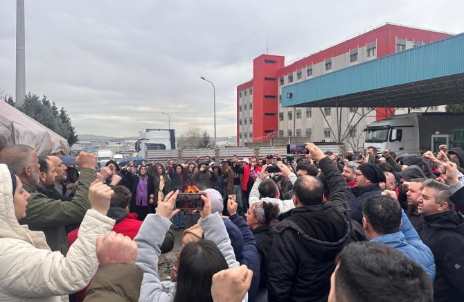 İş aş hürriyet mücadelesinin öncüsü Smart Solar işçilerinin bileğini yedi düvel bükemedi!