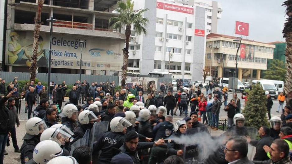 İzmir'de Genel İş'e bağlı belediye işçilerine polis saldırdı