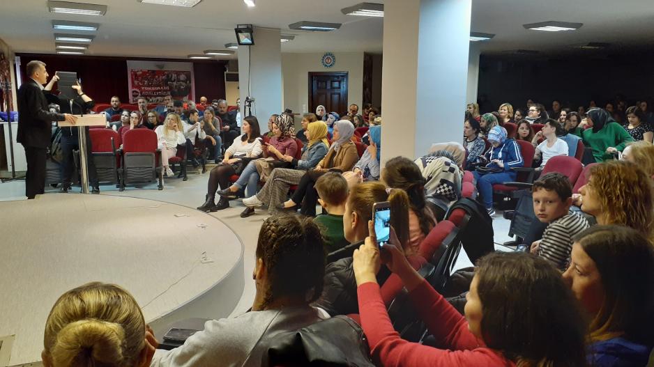 Metal işçisi kadınlar “kadına yönelik şiddete hayır” dedi!