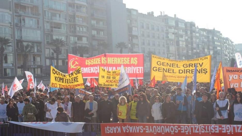İzmir’de KESK mitingi: Herkese güvenceli iş ve güvenli gelecek İzmir’de KESK mitingi: Herkese güvenceli iş ve güvenli gelecek