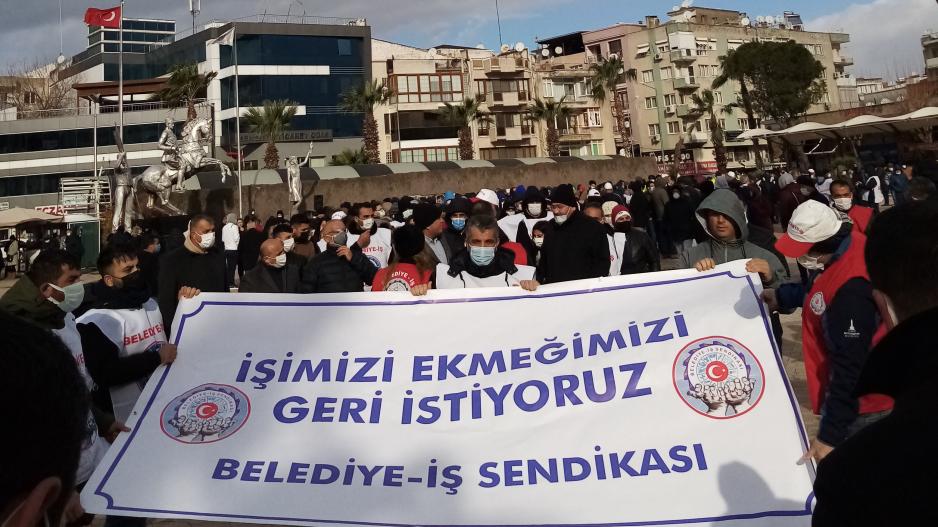 Menemen’de AKP-CHP çekişmesinin faturası belediye işçisine kesildi Menemen’de AKP-CHP çekişmesinin faturası belediye işçisine kesildi