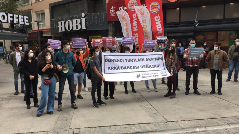 İzmir'de öğrenciler barınma hakkına yapılan saldırıya karşı bir araya geldi