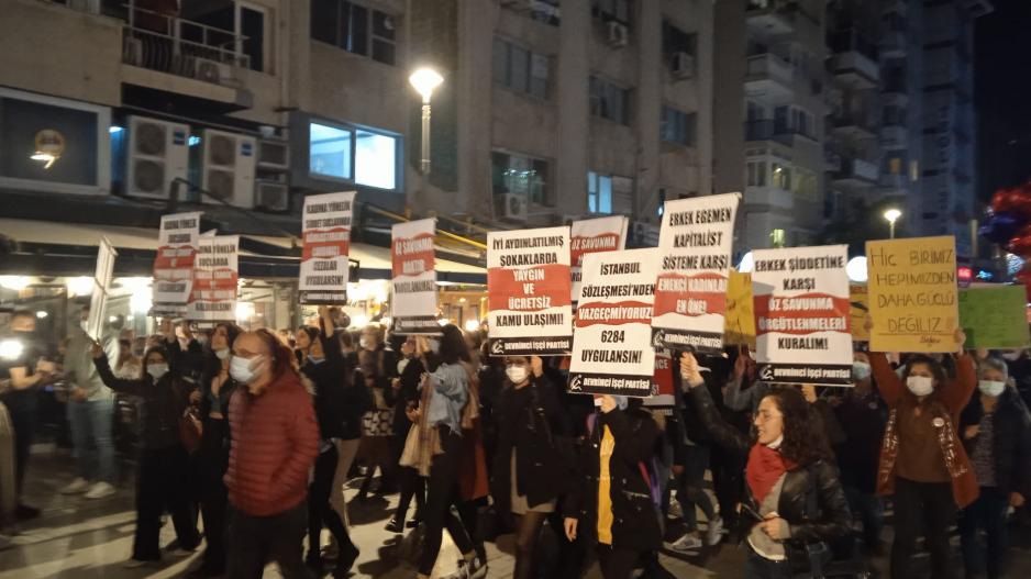 İzmir’de kadınların şiddete ve yoksulluğa karşı öfkesi meydanlara taşındı İzmir’de kadınların şiddete ve yoksulluğa karşı öfkesi meydanlara taşındı