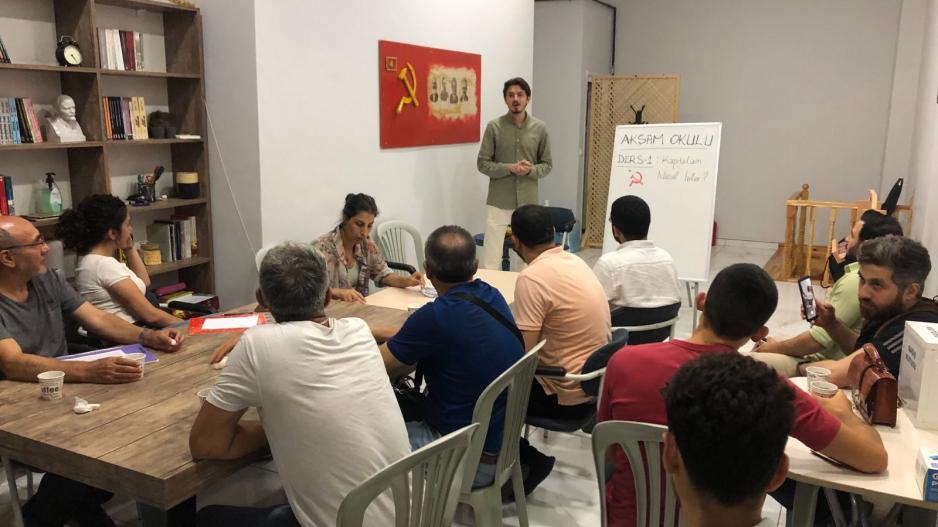 İstanbul İkitelli’de Devrimci İşçi Partisi Akşam Okulu: “Dünyayı anlamamız ve onu değiştirmemiz lazım!”