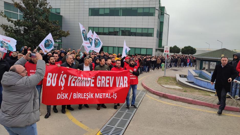Metal işçisi grevi seçti: Haklarını söke söke alıyor! Metal işçisi grevi seçti: Haklarını söke söke alıyor!