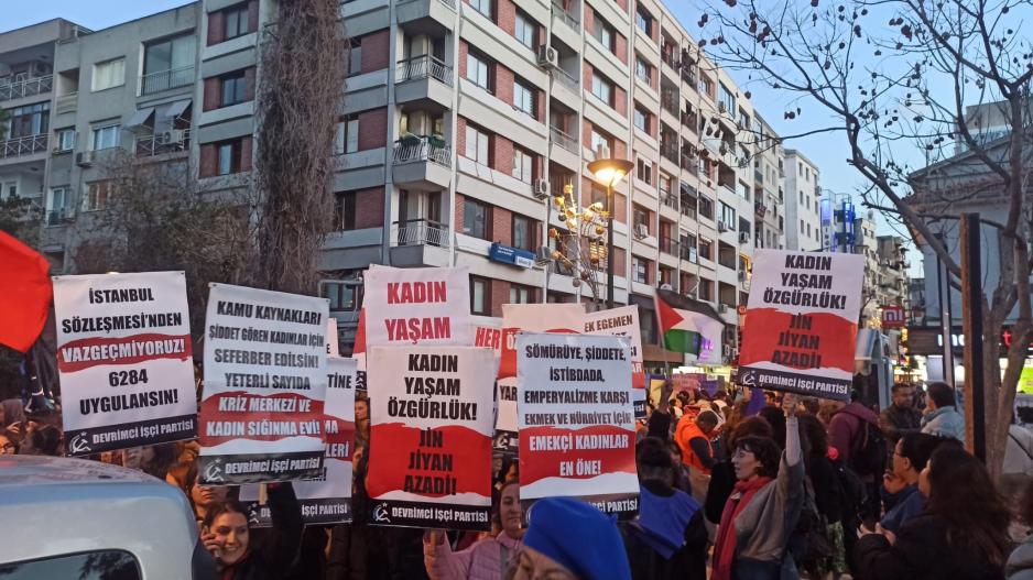 İzmir’de emekçi mahallelerinden sokaklara 8 Mart Dünya Emekçi Kadınlar Günü coşkuyla kutlandı