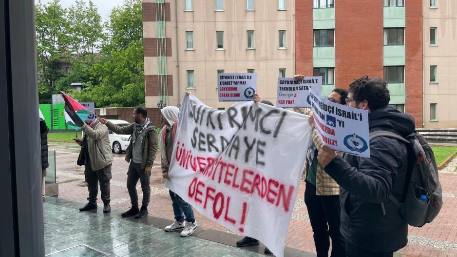 Boğaziçi Üniversitesi’nde 2023-2024 eğitim döneminin ikinci yarıyılında kurulan Batı Asya Araştırmaları Topluluğu, yaptığı etkinlikler ve çalışmalarla Siyonist İsrail’e ve onun hamilerine karşı anti-emperyalist mücadele çağrısını öğrenciler arasında yaygınlaştırıyor.