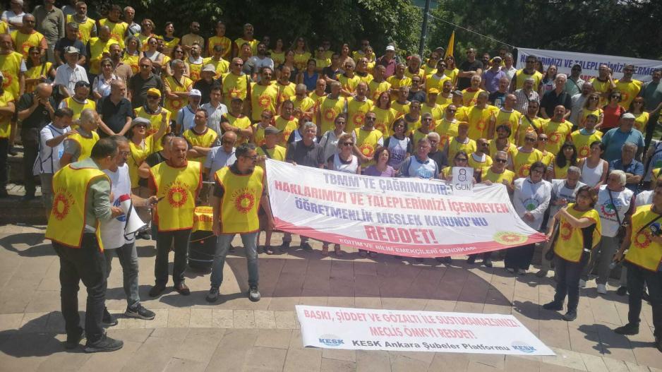 Mücadele dersini öğretmenler veriyor! 